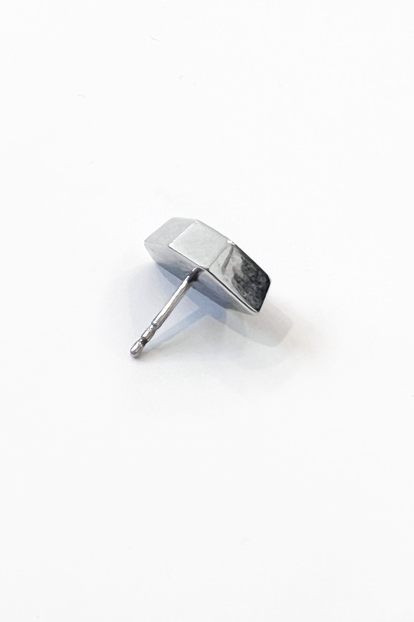 Haus Stud – Minimal Sculptural Stud