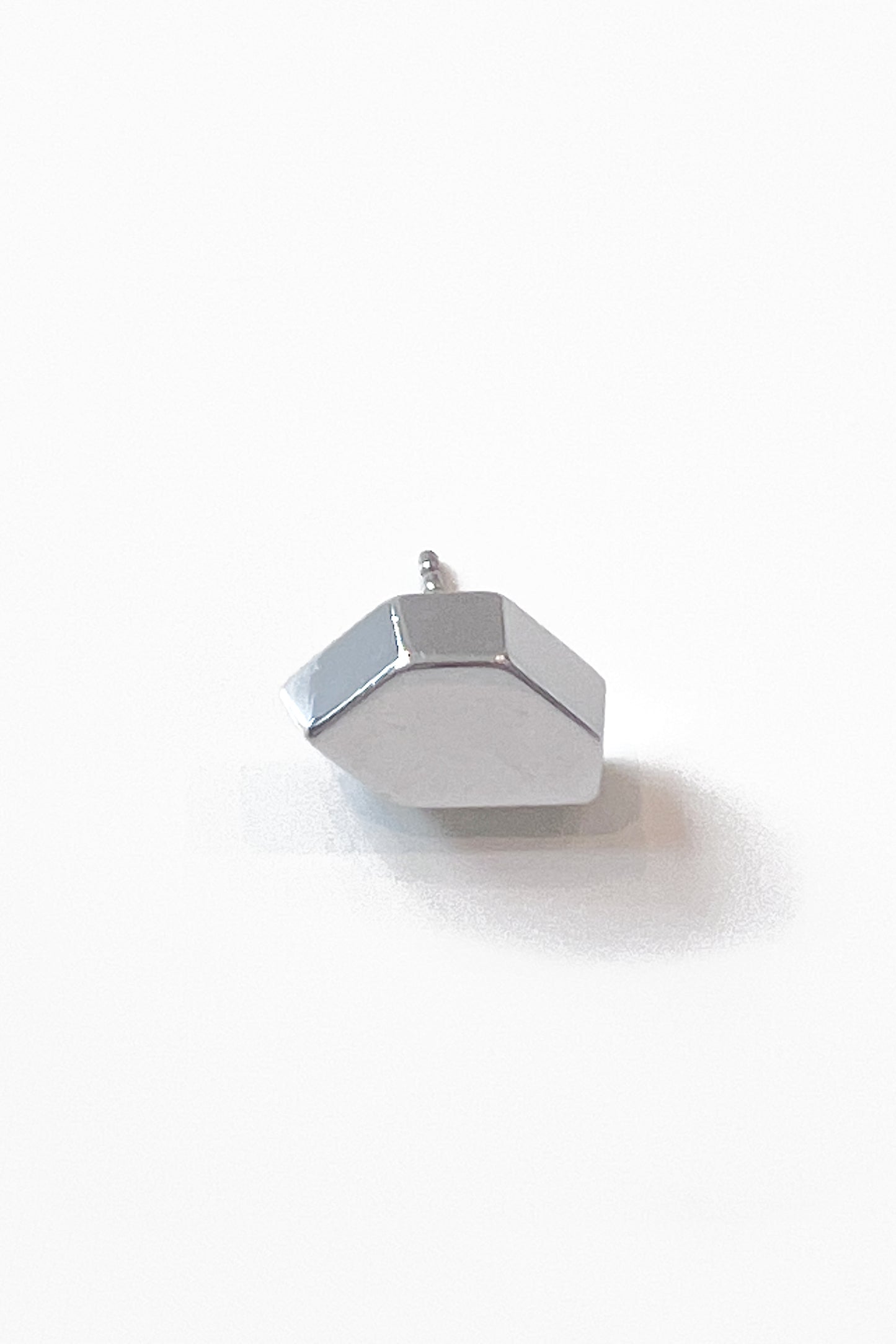 Haus Stud – Minimal Sculptural Stud
